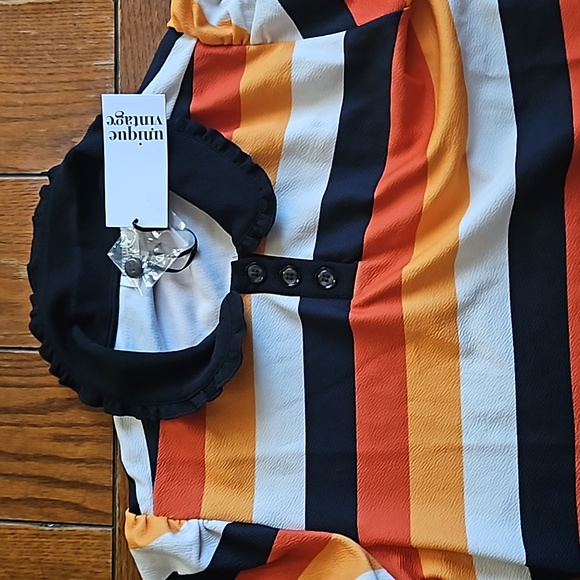 Unique vintage brand new top - Picture 2 of 3